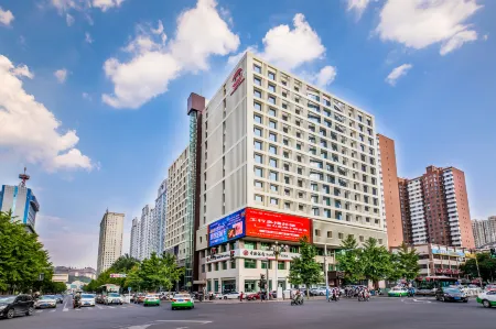 Chengde Tianbao Holiday Hotel Отели рядом с достопримечательностью «Eight Outer Temples»