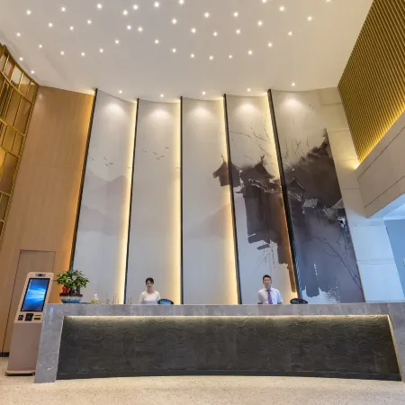Kaiyuan Manju Hotel (Tonglu Fuchunjiang Guomao) Отели рядом с достопримечательностью «Дружественная больница Чунцзян-Роуд (отдел Чунцзян-Роуд)»