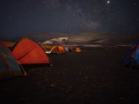 鸣沙山国际沙漠露营基地 - 三人露营房