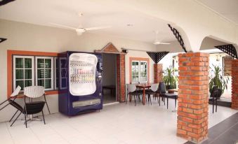 Belukar Lodges Private Homestay