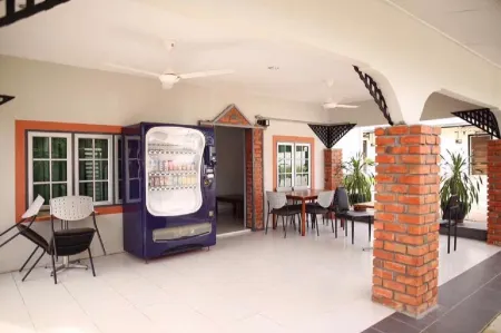 Belukar Lodges Private Homestay