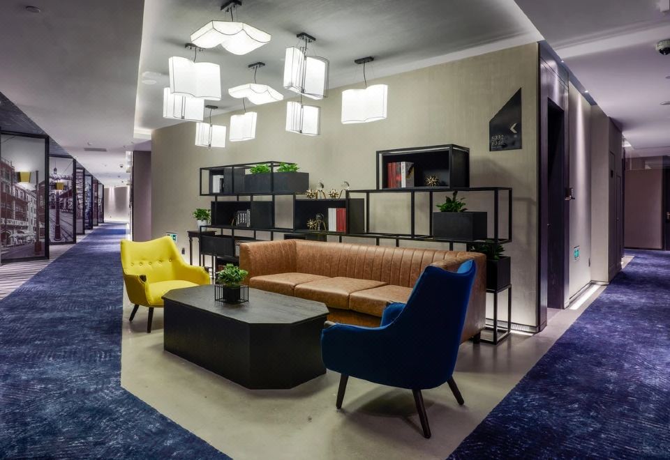 1. 루밍 호텔 (충..