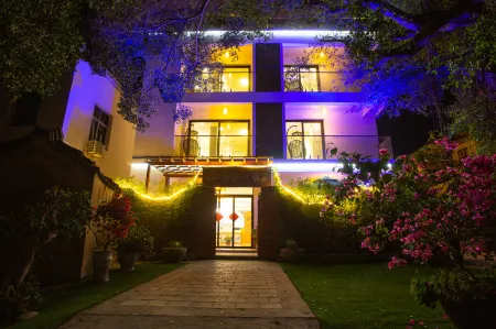 Dongshan quiet habitat banyan home stay Отели рядом с достопримечательностью «Nanmenwan»