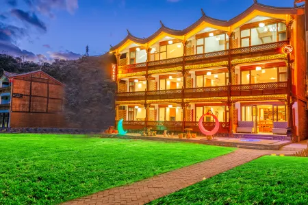 Lugu Lake Shengshan Lake Cloud Boutique Lake Inn Отели рядом с достопримечательностью «Lover Tree»