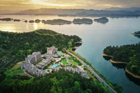 PINLAKE RESORT Отели рядом с достопримечательностью «Hubin Park»