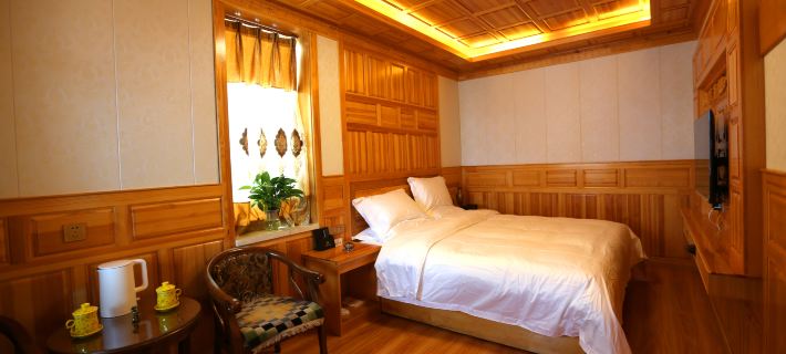 Luqu Lianbao Hotel Hotel di Luqu