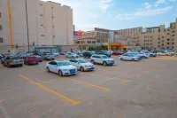Wuhai Hotel - parking