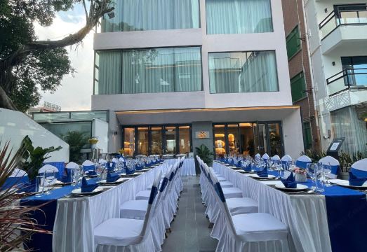 Maan Coco Flagship Seaview Hotel