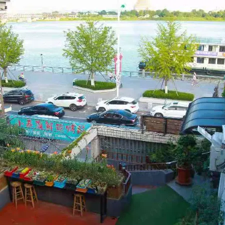 Dandong Yi Inn (Yalujiang Broken Bridge Branch)