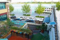Dandong Yi Inn (Yalujiang Broken Bridge Branch) - balcony