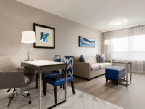 Embassy Suites by Hilton Toronto Airport โรงแรมในโตรอนโต