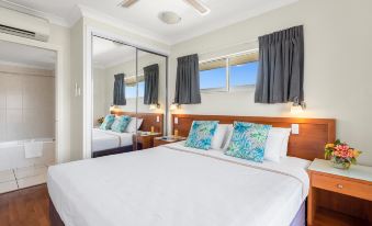 Bay Village Tropical Retreat & Apartments