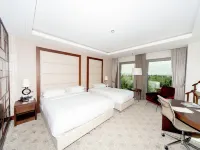 Doubletree by Hilton Istanbul Topkapi Hotels near Chora Museum
