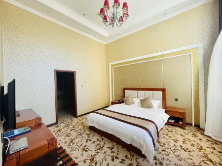 Blue Peacock Hotel Отели рядом с достопримечательностью «Arctic Village»