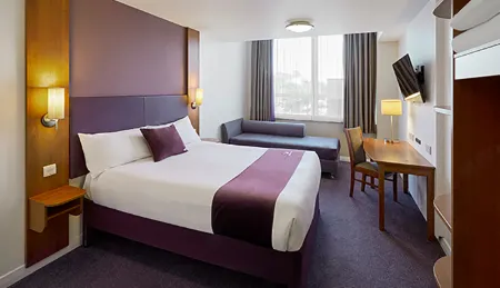Premier Inn Heathrow Airport Terminal 5 Отели рядом с достопримечательностью «Heathrow Academy»