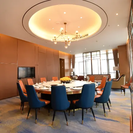 Lankao Chengbi Jianguo Hotel