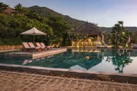 Crown Retreat Quy Nhon Resort - Pools