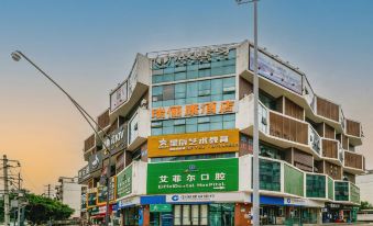 Ruilikang Hotel (Chengdu West Railway Station)