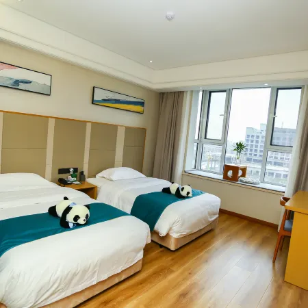 Latitude World Hotel (Laixi Jiangshan Toll Gate)