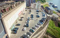巴東東聖九州國際大酒店（長江大橋巫峽口景區店） - 停車場