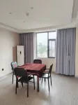 Zhonghui Hotel - parking
