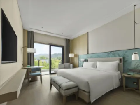 DoubleTree by Hilton Taizhou Shenxianju Hotels near Jingxingyan Scenic Zone