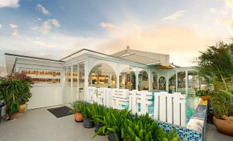 Global Village Elegant Lijiang Hotel (Guilin Two Rivers and Four Lakes Xiangbishan Branch)