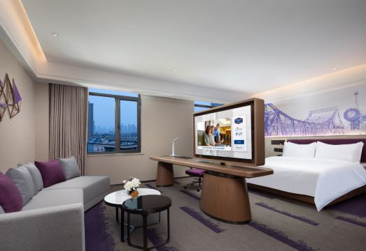 Hampton by Hilton 주변 거리 풍경