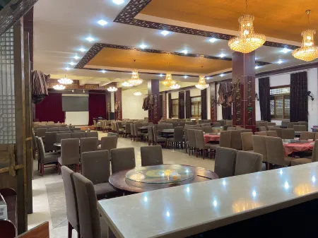 Pengzhou Longhuai Hotel Отели рядом с достопримечательностью «Danjing Mountain»