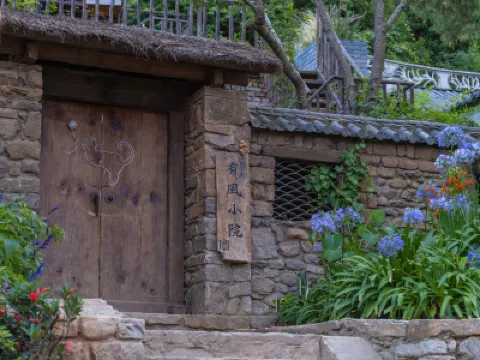 Youfeng Courtyard Hotels near The Ancient Tea Horse Road