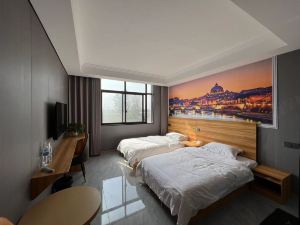 Mengcheng Zeyu Business Hotel