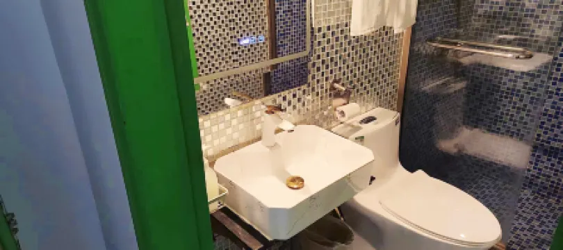 Jitai Hotel (Shanghai Hongkou Football Stadium) Отели рядом с достопримечательностью «CPC Jiangsu Provincial Committee Former Site (West Gate)»