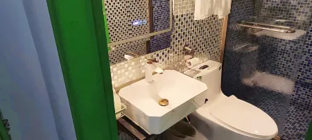 Jitai Hotel (Shanghai Hongkou Football Stadium) Отели рядом с достопримечательностью «CPC Jiangsu Provincial Committee Former Site (West Gate)»