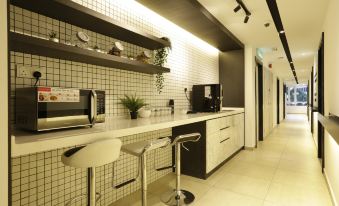 Z Hotel Ara Damansara, LRT, Mall, Airport