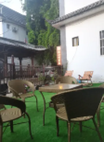 Jizu Mountain Climbing Tree Inn