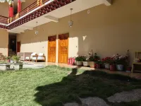Danba Jiayuange Homestay Hotels near Huluhai Lake