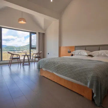 Lugu Lake · Clouds Lakeside Luxury Vacation Homestay