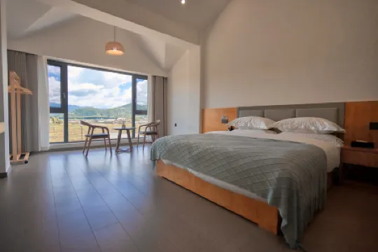 Lugu Lake · Clouds Lakeside Luxury Vacation Homestay