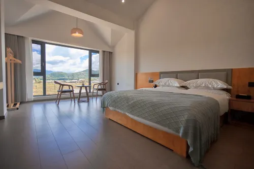 Lugu Lake · Clouds Lakeside Luxury Vacation Homestay