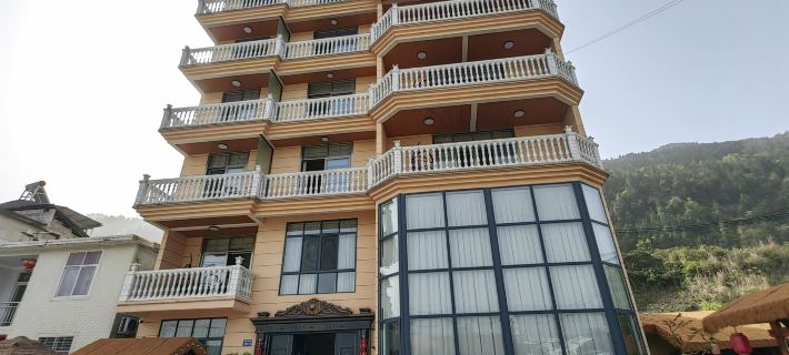 Hefeng Houcun Yaju Homestay 허펑 호텔