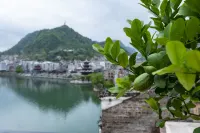 YIYU · A corner of the river scenery beautiful lodging