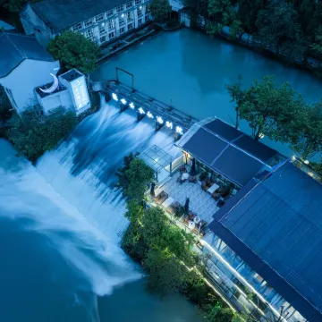 Hidden Cloud Villa · Qingcheng Cliff Hot Spring Resort (Dujiangyan Scenic Spot) Hotels near Dujiangyan Scenic Area
