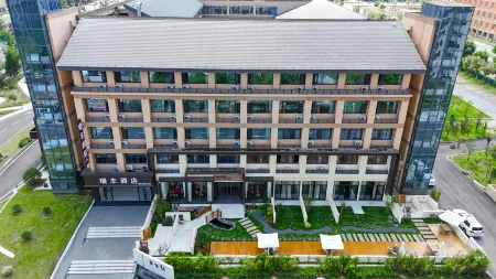 Ruifeng Hotel (Neijiang Normal University) Отели рядом с достопримечательностью «Neijiang Health and Health Vocational College»