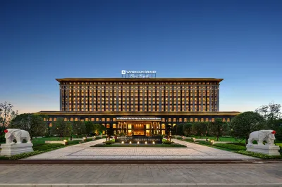 Wyndham Grand Plaza Royale Longchang Hotels near Longchang Memorial Stone Archways