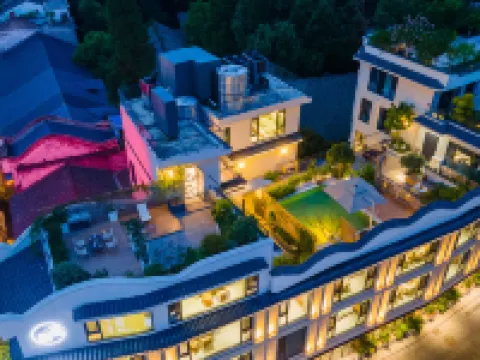 雲孚裏隱宿·雁喜禮舍私湯度假民宿（大邑安仁古鎮店） 鄰近黃包車的酒店