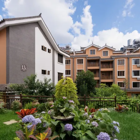 Yazun Homestay (Fuxian Lake Guanglong Town)