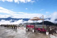Yunding Tianjing Homestay - Pool
