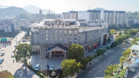 Huaqiao Dongfang Hotel Отели рядом с достопримечательностью «Tang Xianzu Memorial»