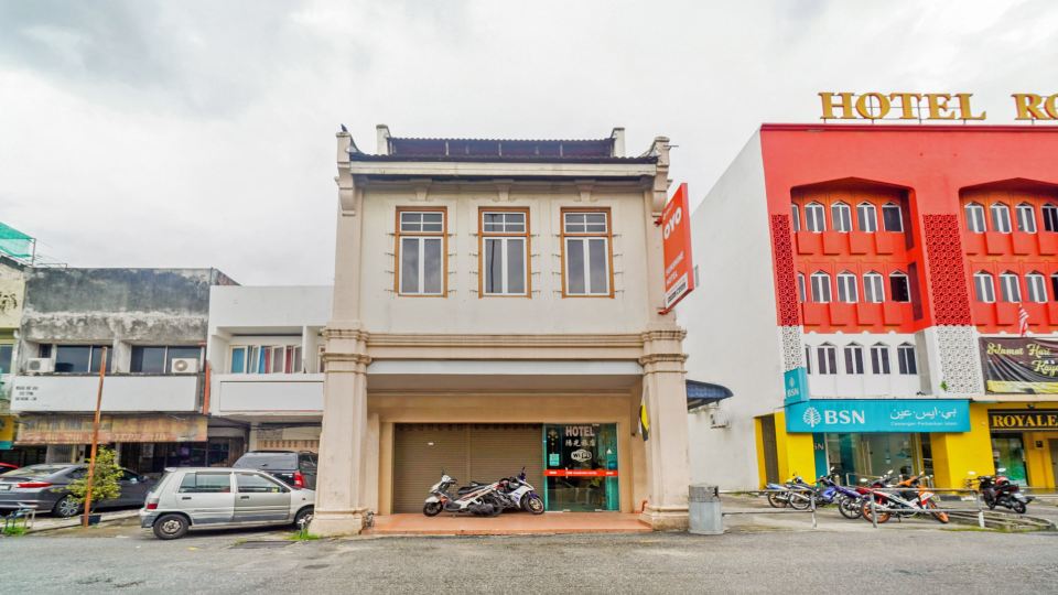 OYO 89477 Sunshine Hotel