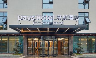 Days Inn Chongqing (Lushan Light Rail Station)